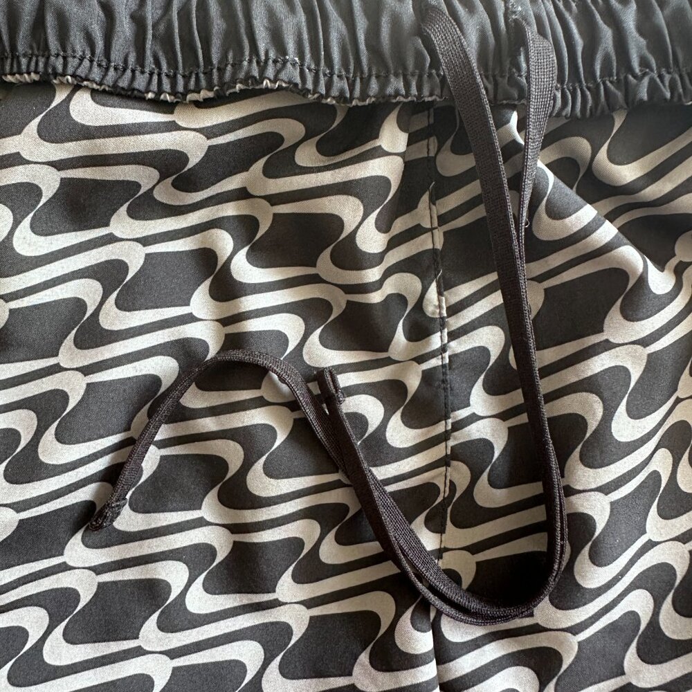 Nike Dri-FIT Tempo Icon Clash 3" Women's Running Shorts Black/Gray Sz MEDIUM - Picture 6 of 7